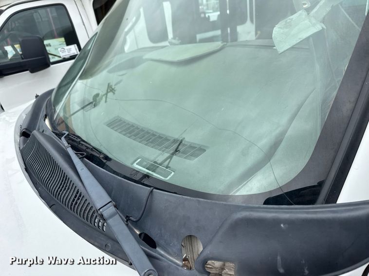 image for item DM5731 2016 Chevrolet Express G4500 shuttle bus