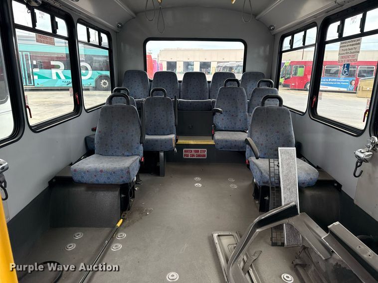 image for item DM5731 2016 Chevrolet Express G4500 shuttle bus