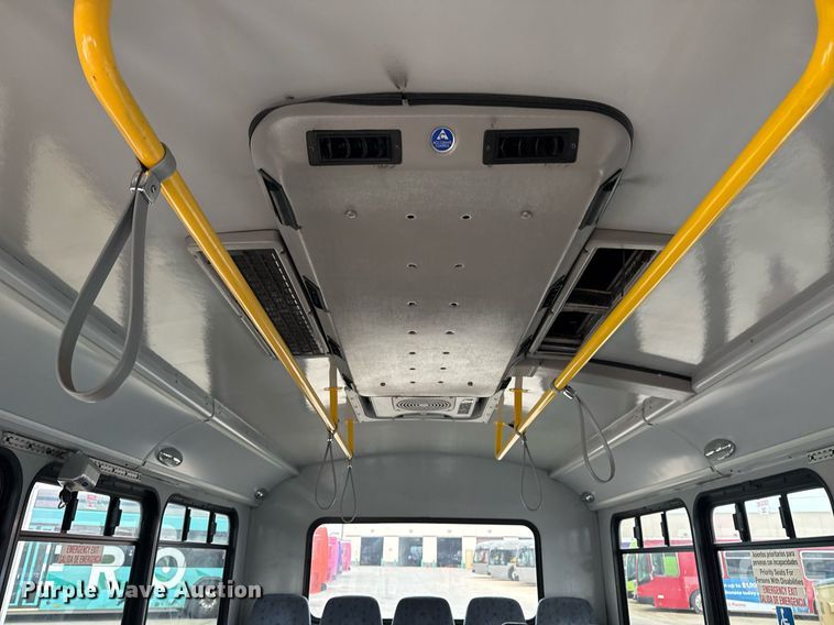 image for item DM5731 2016 Chevrolet Express G4500 shuttle bus