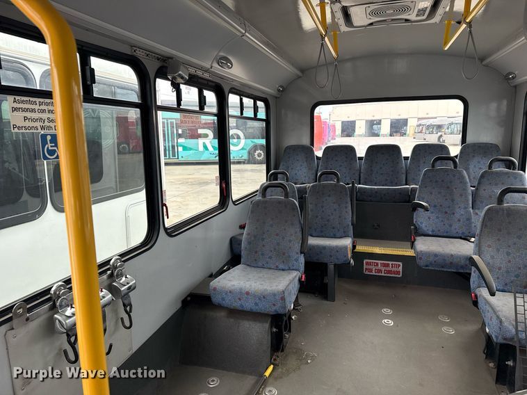 image for item DM5731 2016 Chevrolet Express G4500 shuttle bus