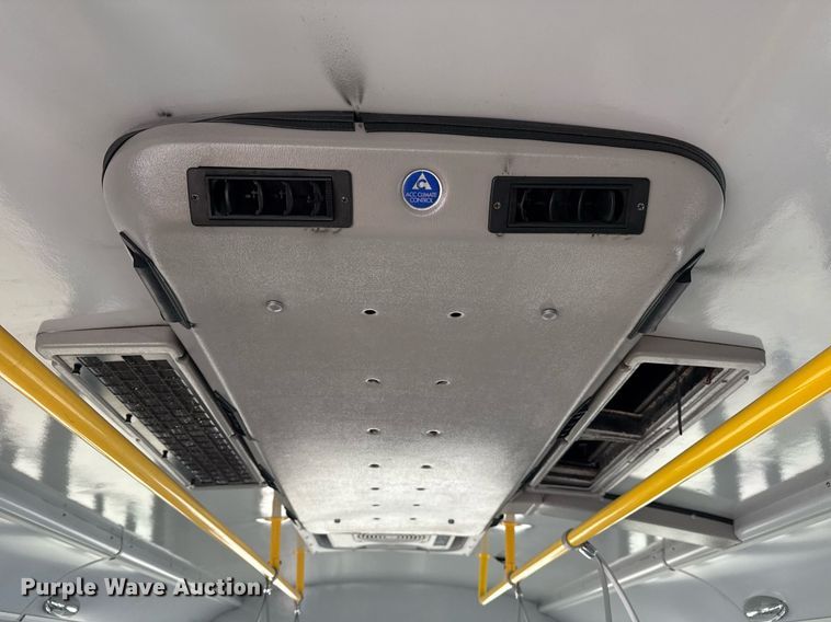 image for item DM5731 2016 Chevrolet Express G4500 shuttle bus