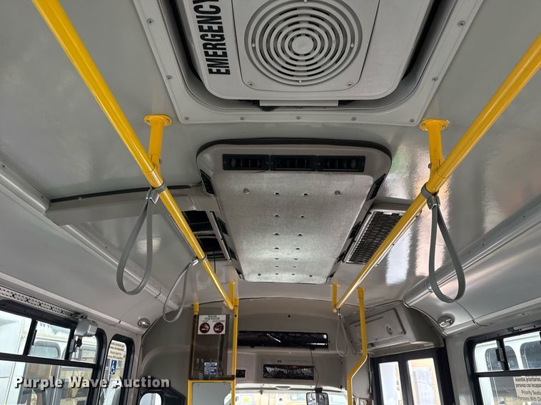 image for item DM5731 2016 Chevrolet Express G4500 shuttle bus