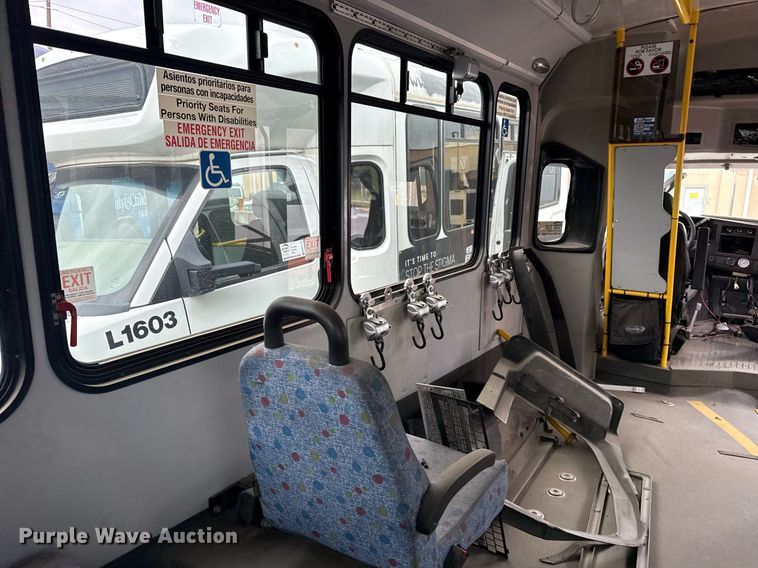 image for item DM5731 2016 Chevrolet Express G4500 shuttle bus