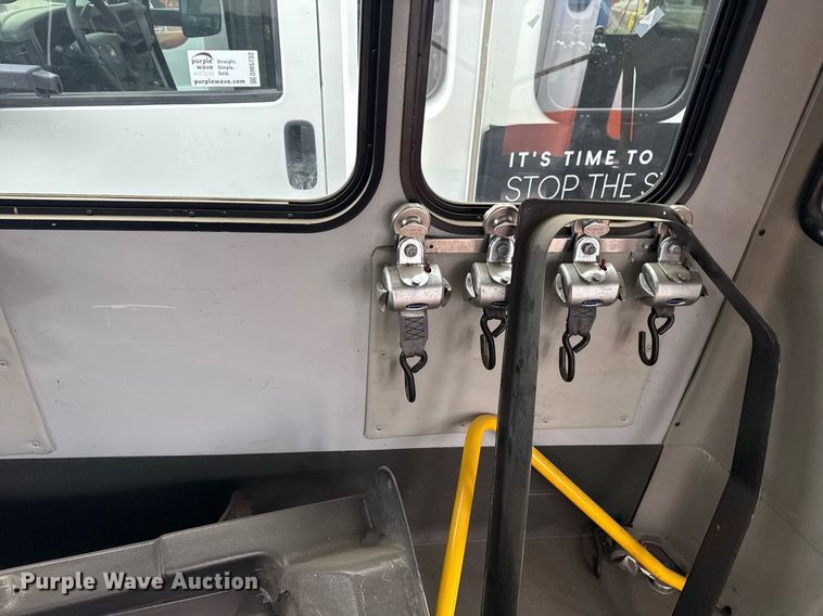 image for item DM5731 2016 Chevrolet Express G4500 shuttle bus