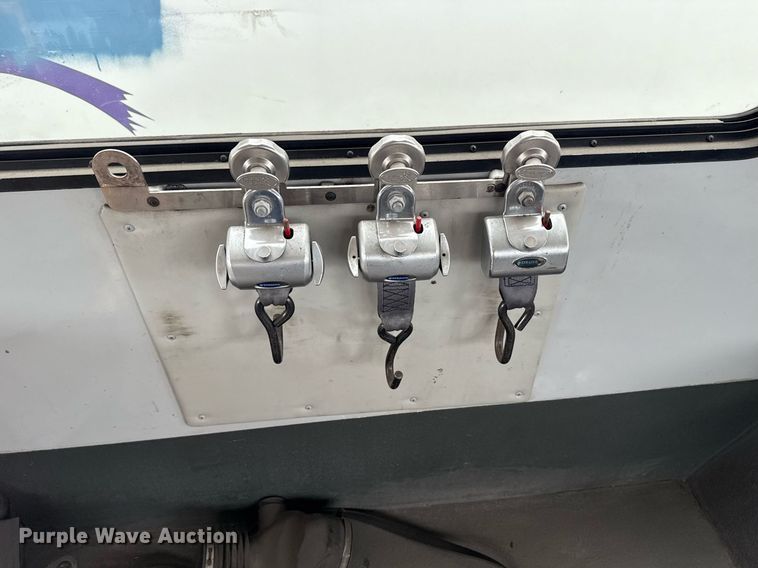 image for item DM5731 2016 Chevrolet Express G4500 shuttle bus