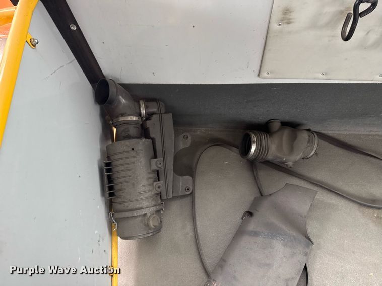 image for item DM5731 2016 Chevrolet Express G4500 shuttle bus