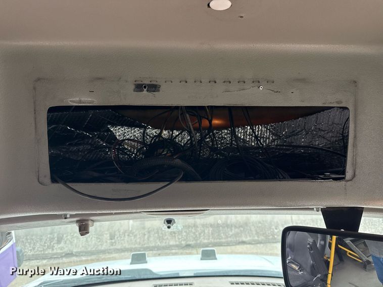 image for item DM5731 2016 Chevrolet Express G4500 shuttle bus