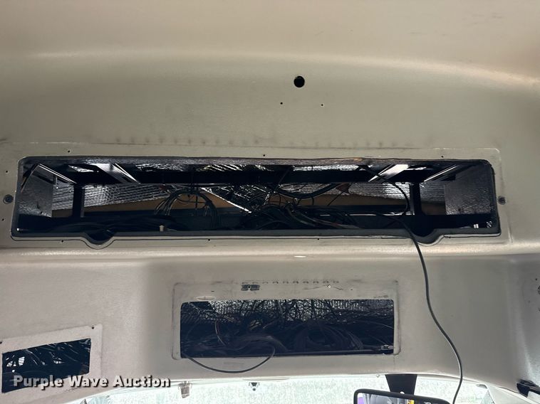 image for item DM5731 2016 Chevrolet Express G4500 shuttle bus