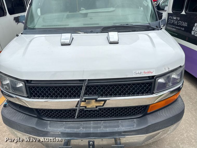 image for item DM5731 2016 Chevrolet Express G4500 shuttle bus