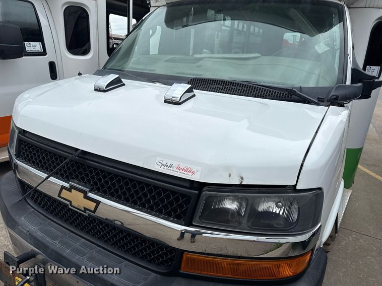 image for item DM5731 2016 Chevrolet Express G4500 shuttle bus