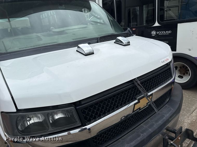 image for item DM5731 2016 Chevrolet Express G4500 shuttle bus