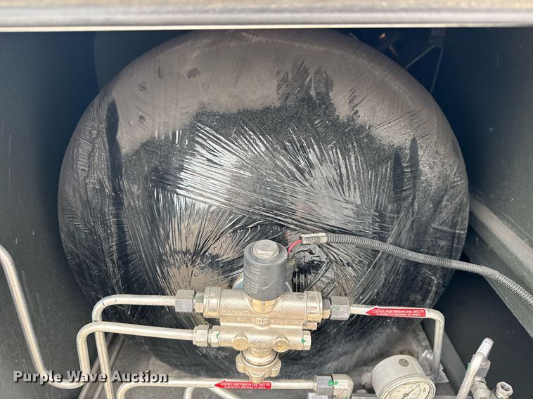 image for item DM5731 2016 Chevrolet Express G4500 shuttle bus