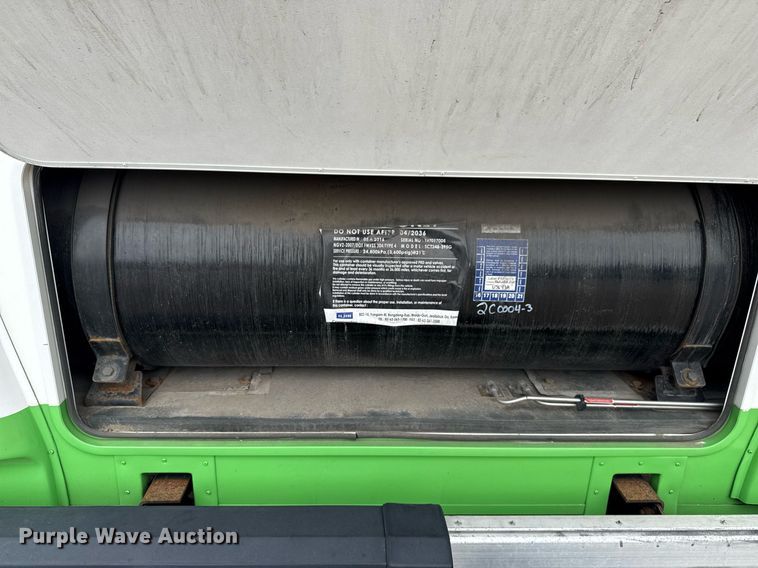 image for item DM5731 2016 Chevrolet Express G4500 shuttle bus