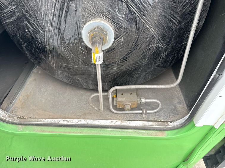 image for item DM5731 2016 Chevrolet Express G4500 shuttle bus