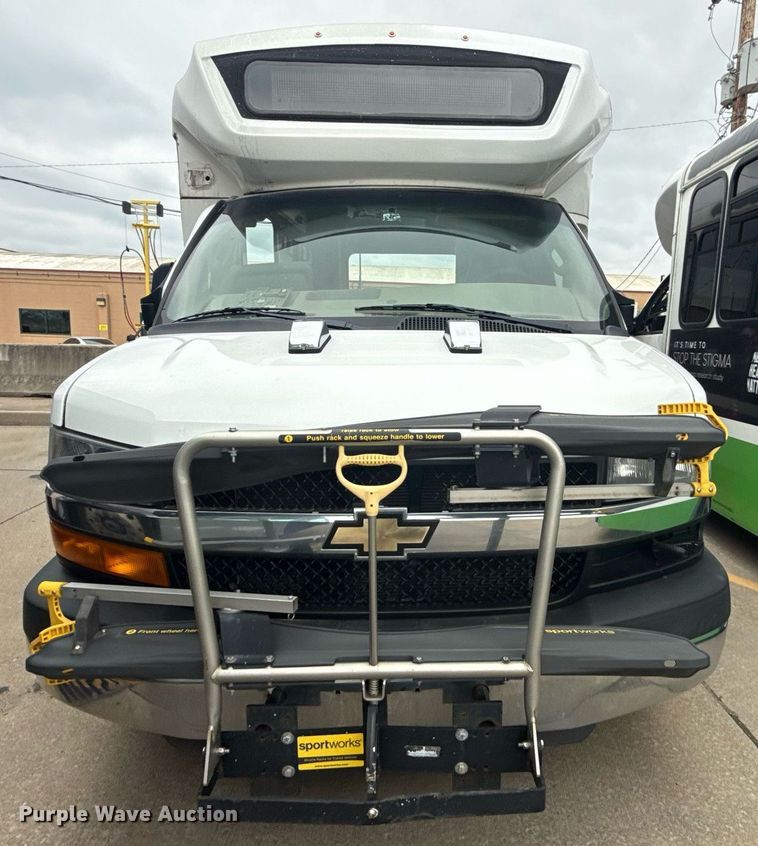 image for item DM5732 2016 Chevrolet Express G4500 shuttle bus