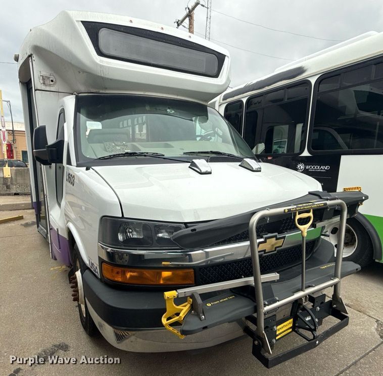 image for item DM5732 2016 Chevrolet Express G4500 shuttle bus