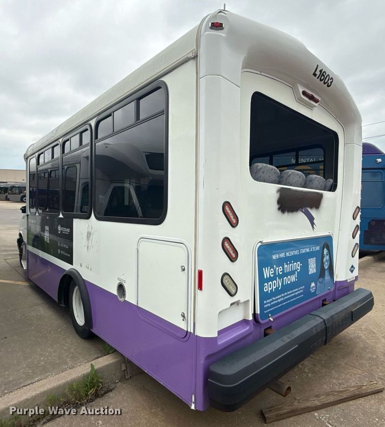 image for item DM5732 2016 Chevrolet Express G4500 shuttle bus