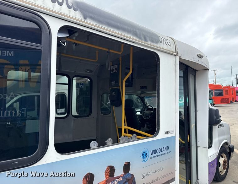 image for item DM5732 2016 Chevrolet Express G4500 shuttle bus