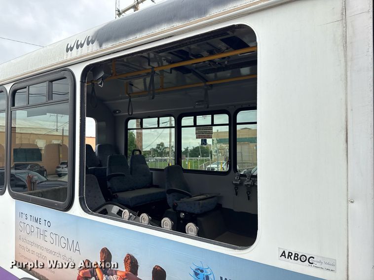 image for item DM5732 2016 Chevrolet Express G4500 shuttle bus