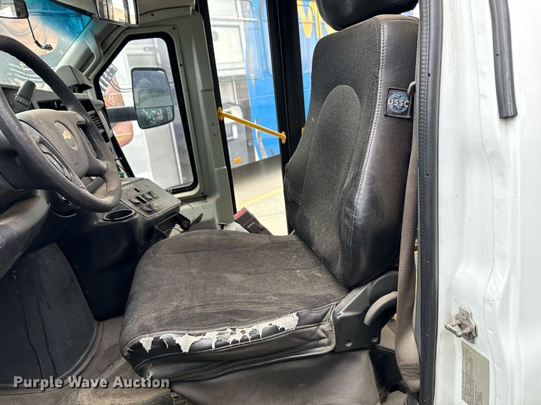 image for item DM5732 2016 Chevrolet Express G4500 shuttle bus