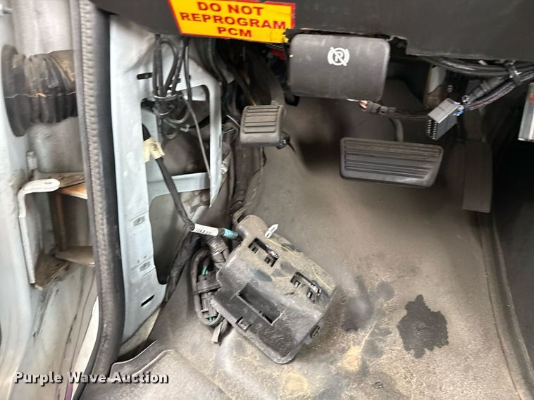 image for item DM5732 2016 Chevrolet Express G4500 shuttle bus