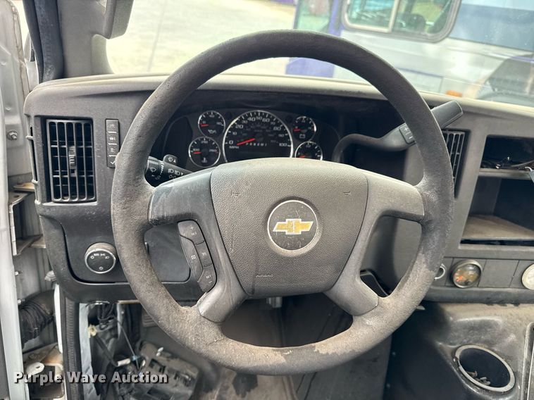 image for item DM5732 2016 Chevrolet Express G4500 shuttle bus