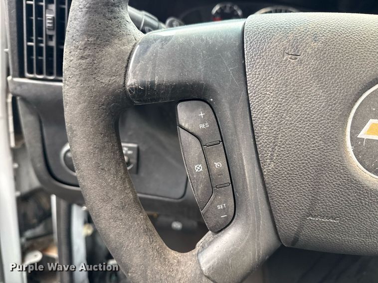 image for item DM5732 2016 Chevrolet Express G4500 shuttle bus