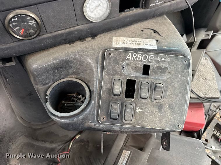 image for item DM5732 2016 Chevrolet Express G4500 shuttle bus