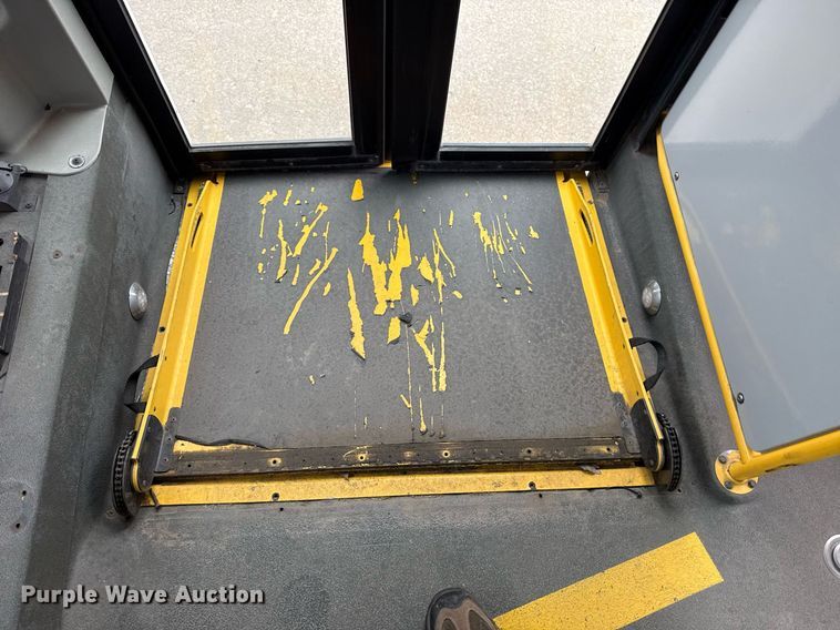 image for item DM5732 2016 Chevrolet Express G4500 shuttle bus