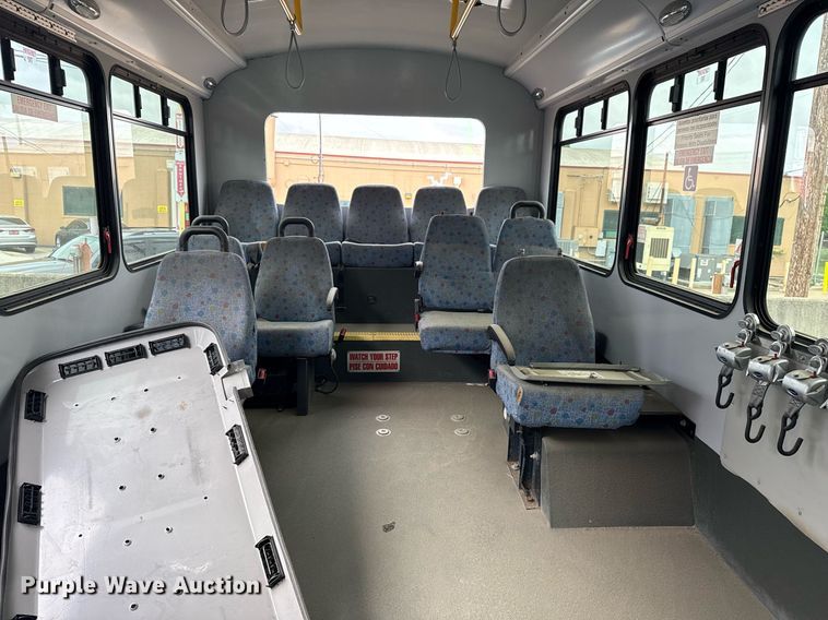 image for item DM5732 2016 Chevrolet Express G4500 shuttle bus