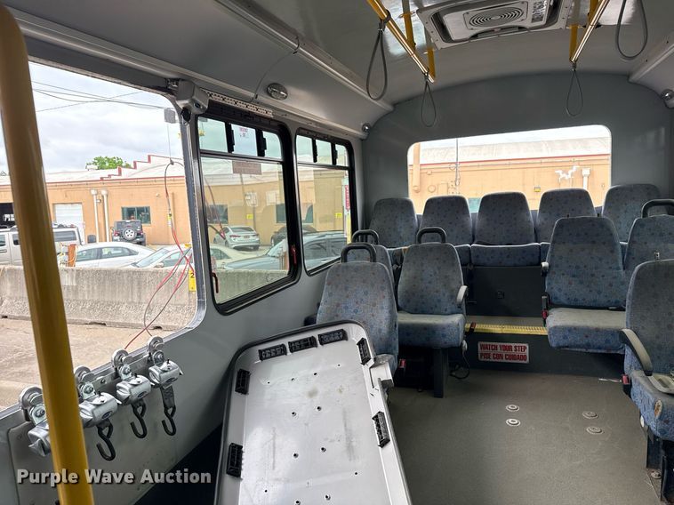 image for item DM5732 2016 Chevrolet Express G4500 shuttle bus