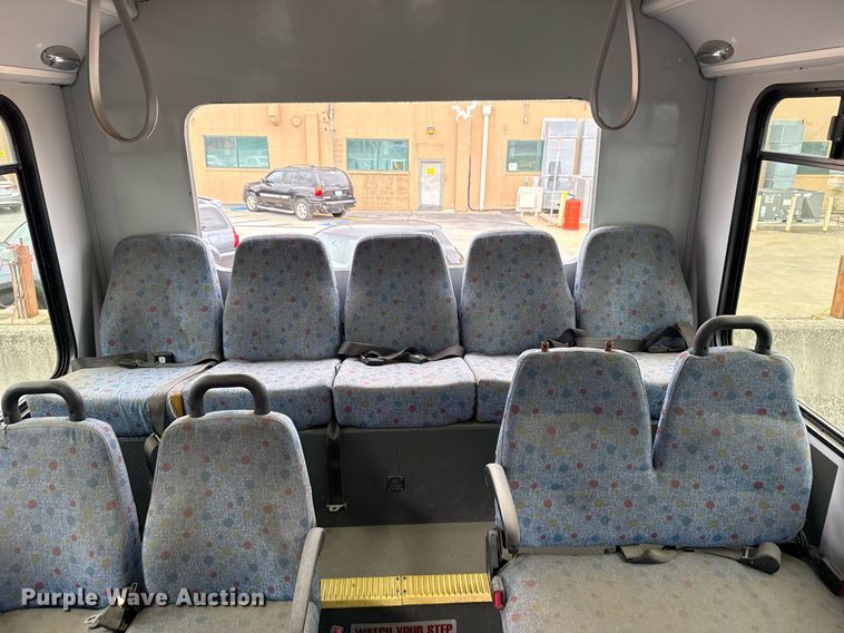 image for item DM5732 2016 Chevrolet Express G4500 shuttle bus