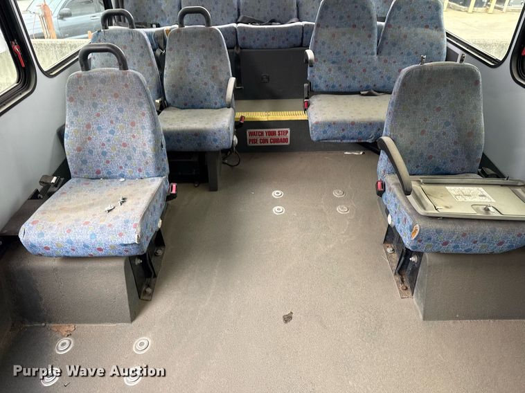 image for item DM5732 2016 Chevrolet Express G4500 shuttle bus