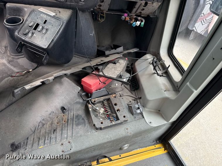 image for item DM5732 2016 Chevrolet Express G4500 shuttle bus