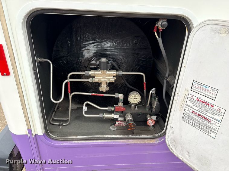 image for item DM5732 2016 Chevrolet Express G4500 shuttle bus