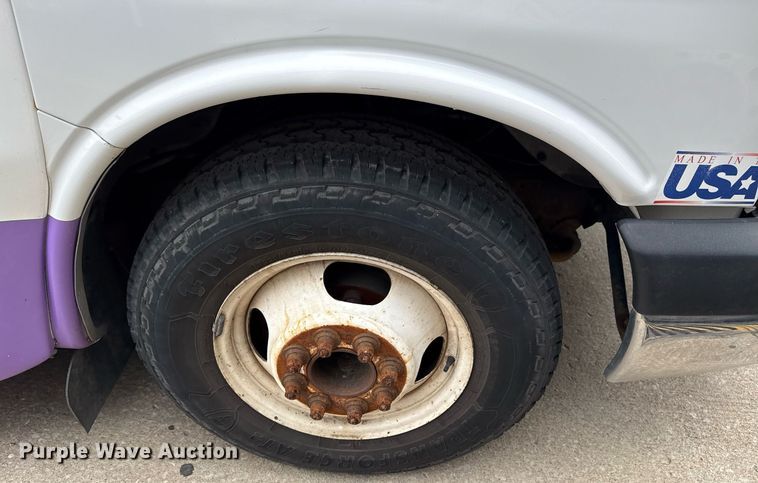 image for item DM5732 2016 Chevrolet Express G4500 shuttle bus