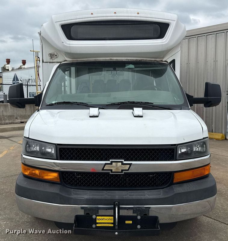 image for item DM5733 2014 Chevrolet Express G4500 shuttle bus