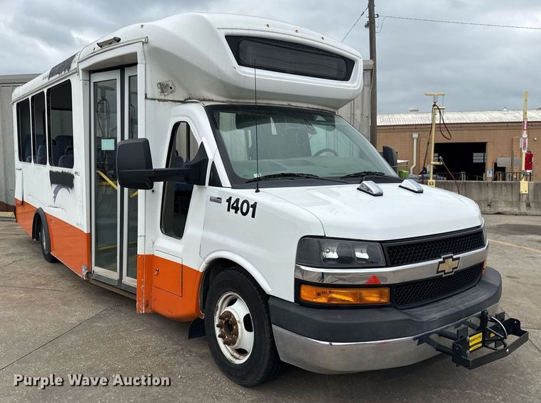 image for item DM5733 2014 Chevrolet Express G4500 shuttle bus
