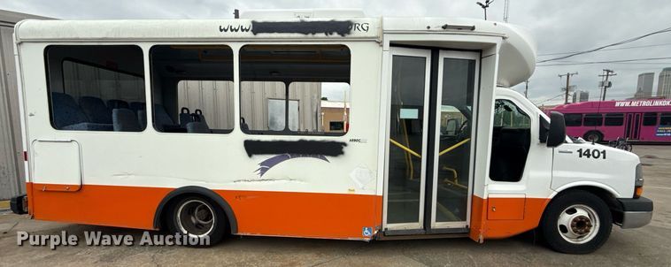 image for item DM5733 2014 Chevrolet Express G4500 shuttle bus