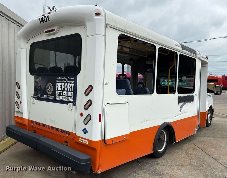 image for item DM5733 2014 Chevrolet Express G4500 shuttle bus