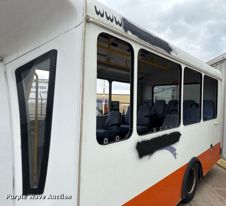 image for item DM5733 2014 Chevrolet Express G4500 shuttle bus