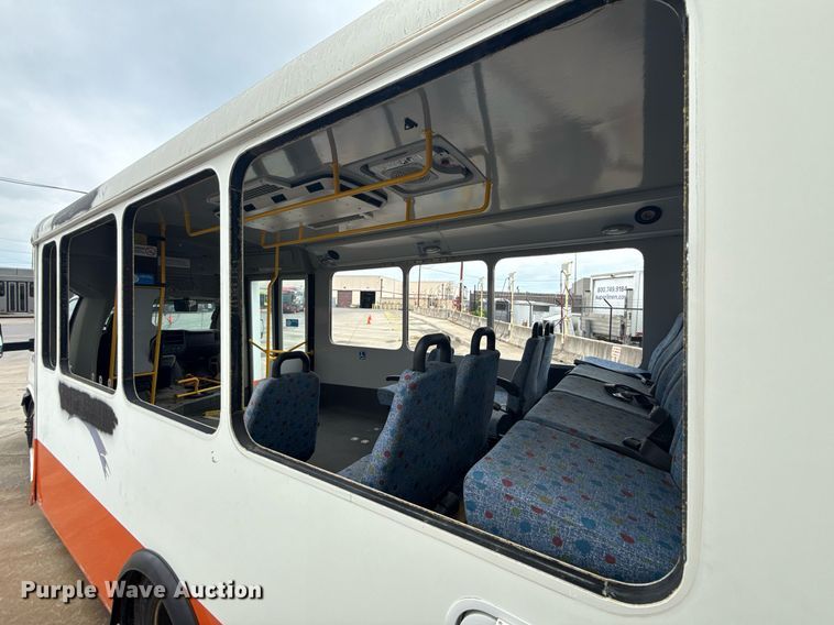 image for item DM5733 2014 Chevrolet Express G4500 shuttle bus