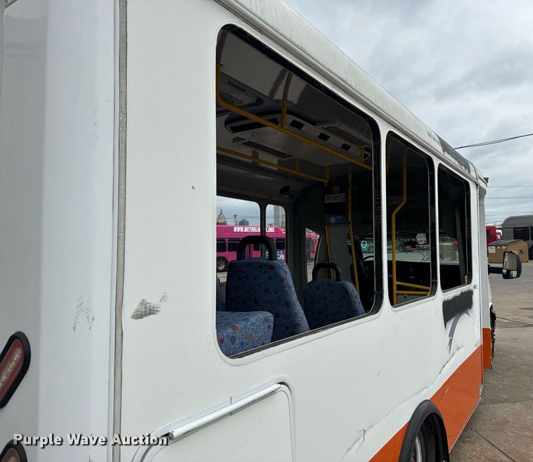 image for item DM5733 2014 Chevrolet Express G4500 shuttle bus