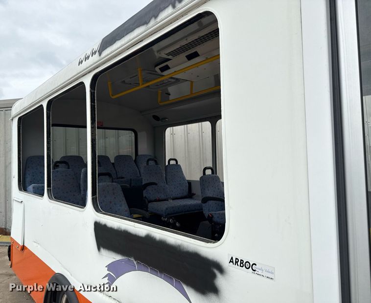 image for item DM5733 2014 Chevrolet Express G4500 shuttle bus