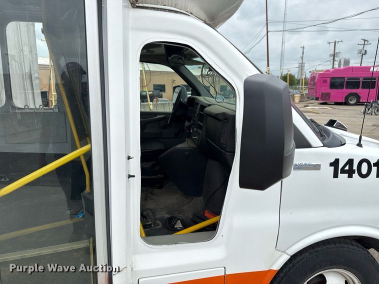 image for item DM5733 2014 Chevrolet Express G4500 shuttle bus