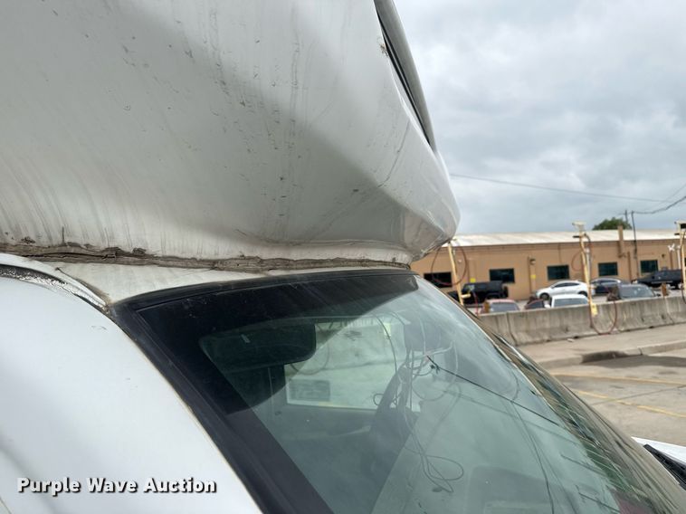 image for item DM5733 2014 Chevrolet Express G4500 shuttle bus