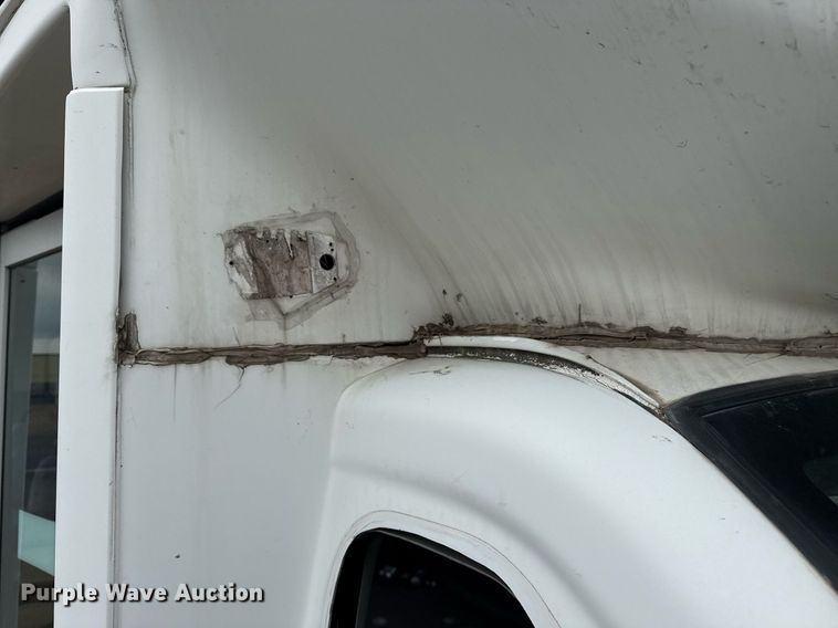 image for item DM5733 2014 Chevrolet Express G4500 shuttle bus