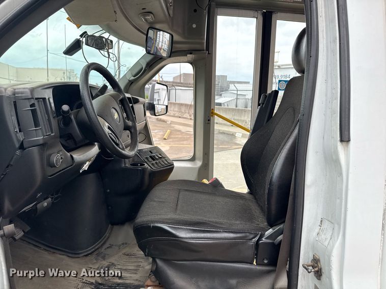 image for item DM5733 2014 Chevrolet Express G4500 shuttle bus