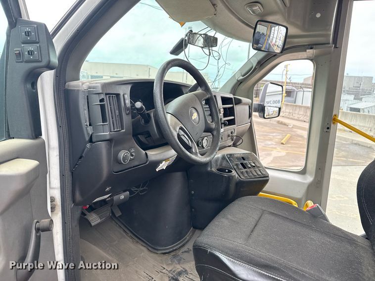 image for item DM5733 2014 Chevrolet Express G4500 shuttle bus