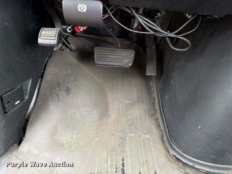 image for item DM5733 2014 Chevrolet Express G4500 shuttle bus